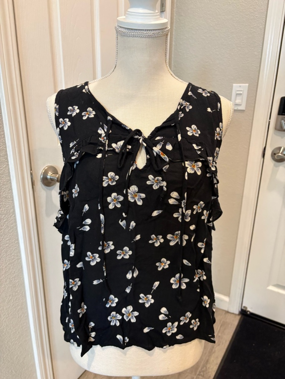 Black Floral Tie-Neck Sleeveless Top